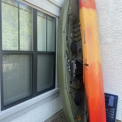 Green Lifetime Fishing  Kayak & Dolly & Oar