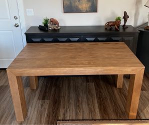 Solid wood dinning table