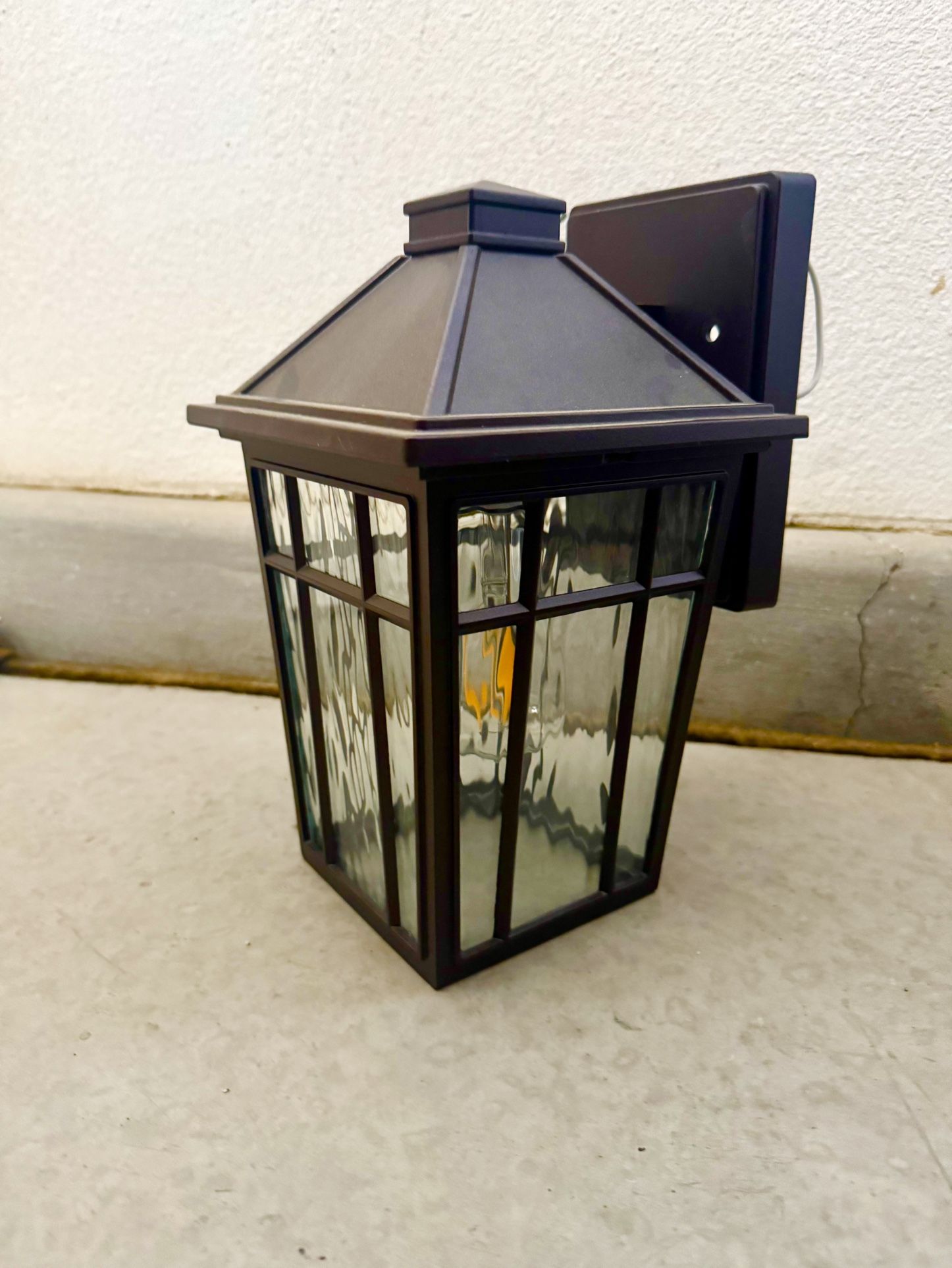 Exterior Porch Light Outdoor Sconce Anti-Rust Waterproof Aluminum Outside Light with Water Ripple Glass for Patio Yard Doorway Garage