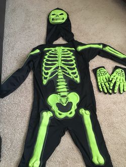 Boys Halloween costume worn once and fit 9 to 12-year-olds