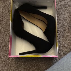 Black Heels (pumps) Size 8