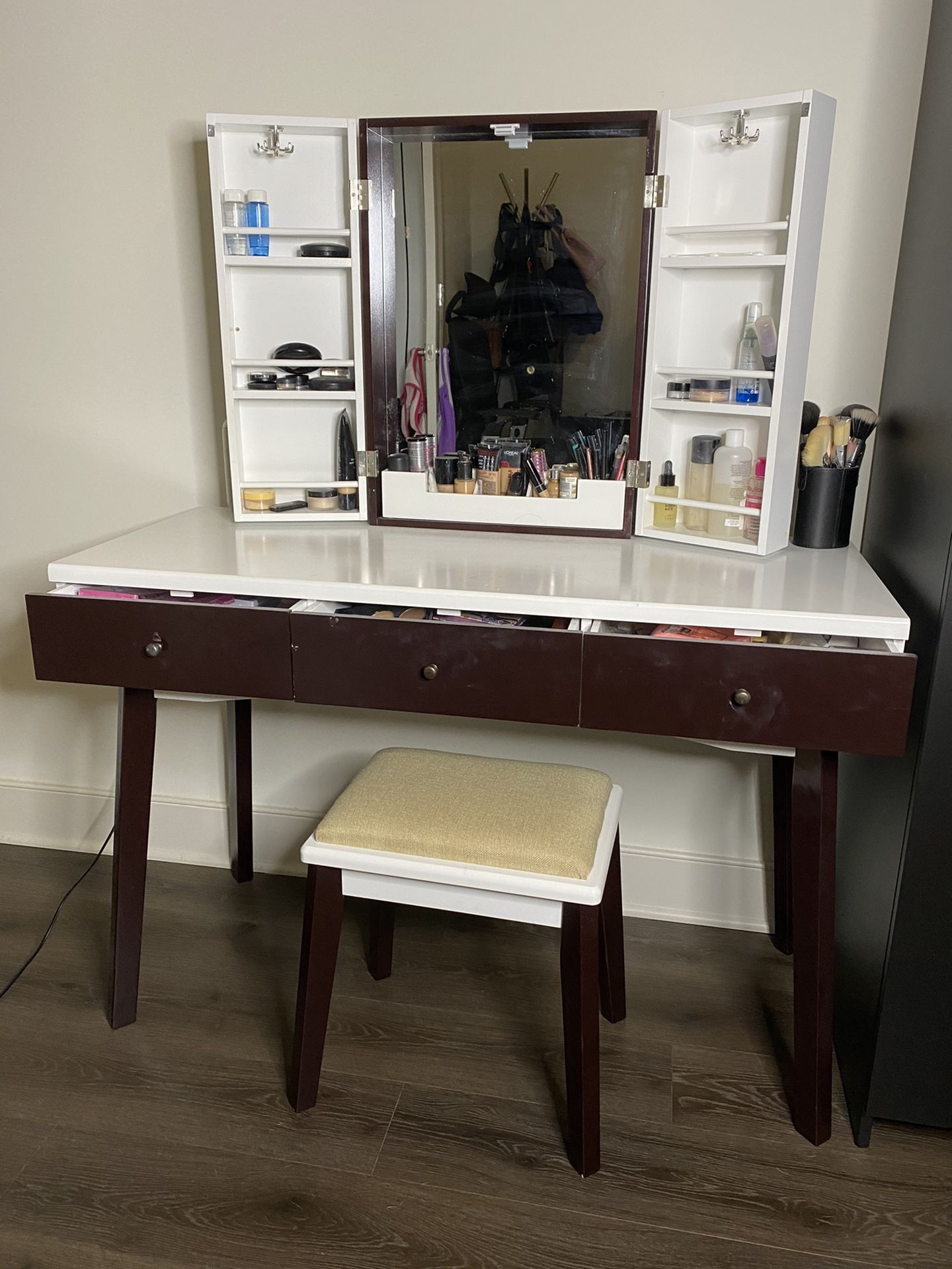 BEWISHOME Vanity Set with Mirror, Cushioned Stool, Storage Shelves, Makeup Organizer, 3 Drawers White Makeup Vanity Desk Dressing Table Price: 90