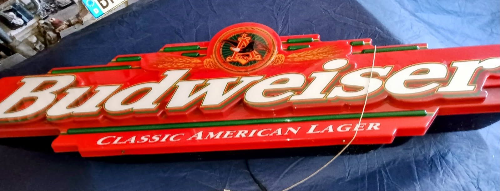 BUDW EISER BEER LIGHT SIGN