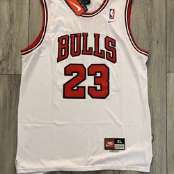 #23 Micheal Jordan Jersey 🏀- Men's XL 
