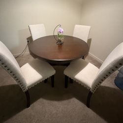Dinning Table & 4 Chairs 