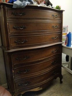 Broyhill 1967 dresser with all original fixtures and solid wood