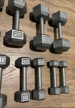 Beautiful Set Of Hex Cast Iron Dumbbells  In NEW CONDITION Total: 190 lbs