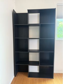 Adjustable two-piece interlocking bookcase