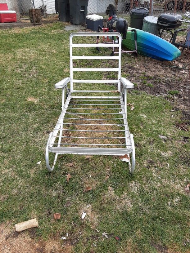 Vintage Chaise Lounge On Wheels