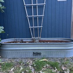 (2) Metal garden beds