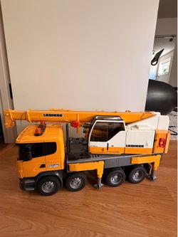 Bruder Scania Liebherr Crane Truck