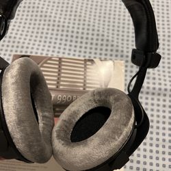 Beyerdynamic DT 990 Pro Headphones