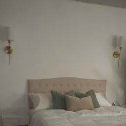 Easy Wall Lamp. No Wire Needed 