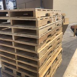 New Premoum 3x5 Pallets With Side Cut Puts For Access On All Sides. Ready For Immediate Pick Up