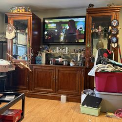 Entertainment center