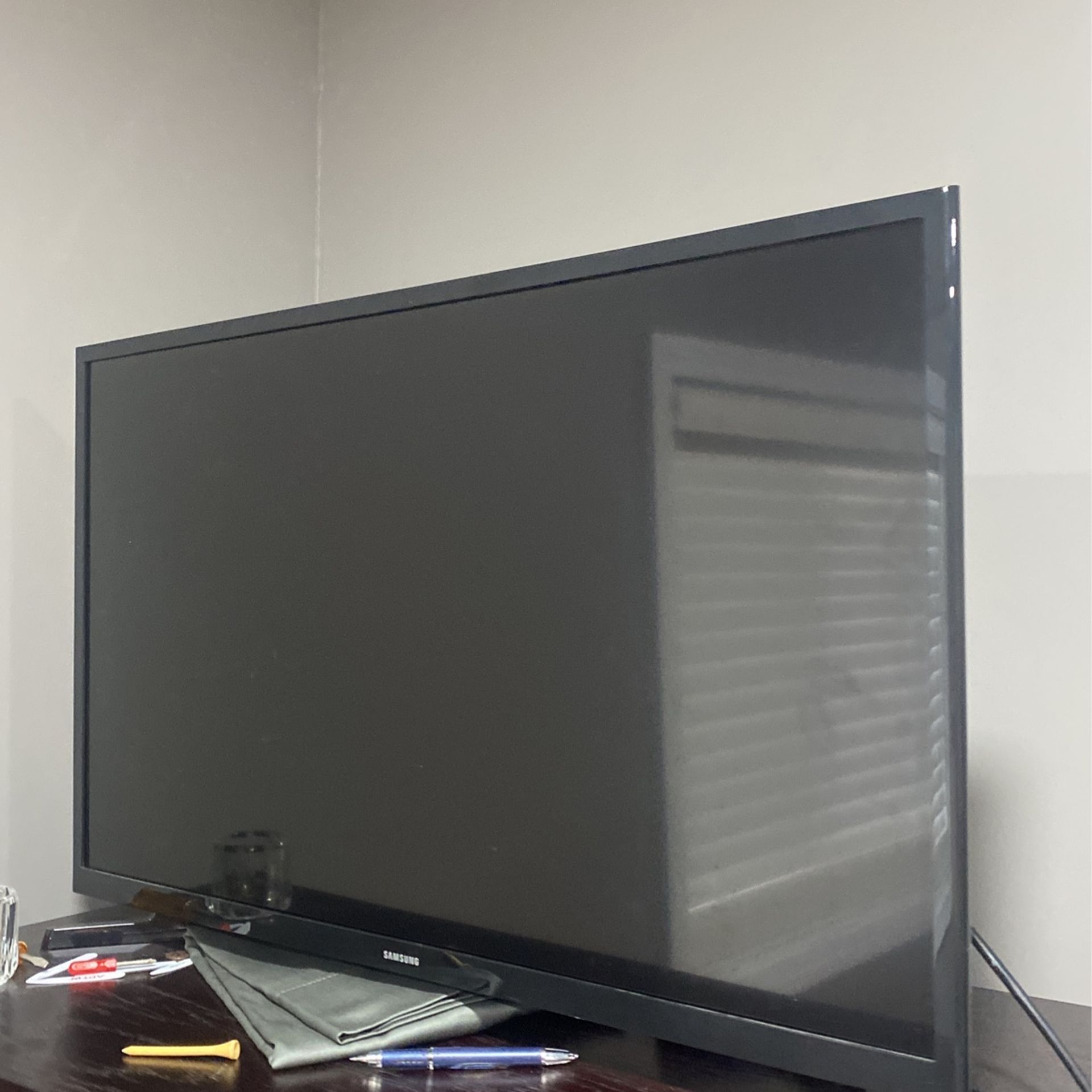 Samsung Tv Almost Brand New 32inch