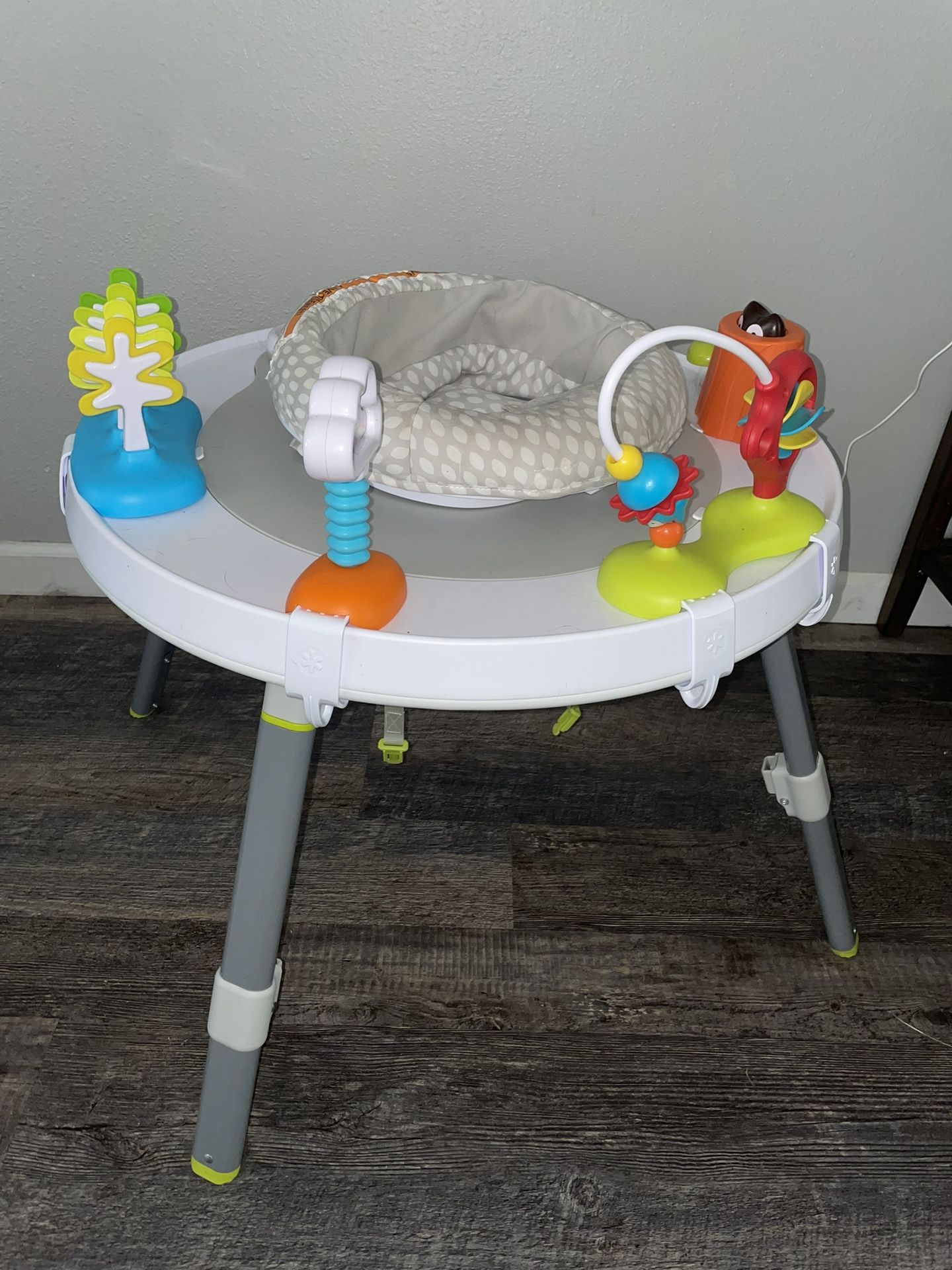 Skip Hop Bouncer / Table