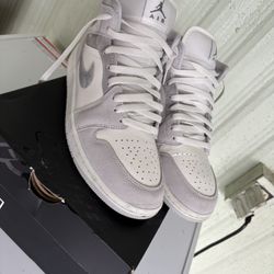 Jordan 1 Mid SE, Neutral Gray Sail. Are In Good Condition Worn A Couple Times But Overall Are Clean And Look Good 