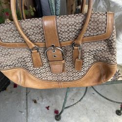 COACH HANDBAG LEATHER AND MATERIAL