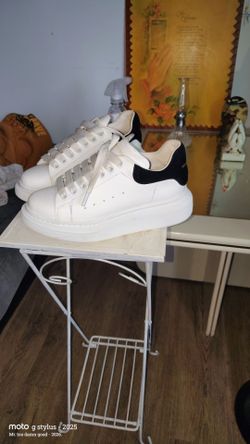 Women's Alexander McQueen size 37 6.5 in women's