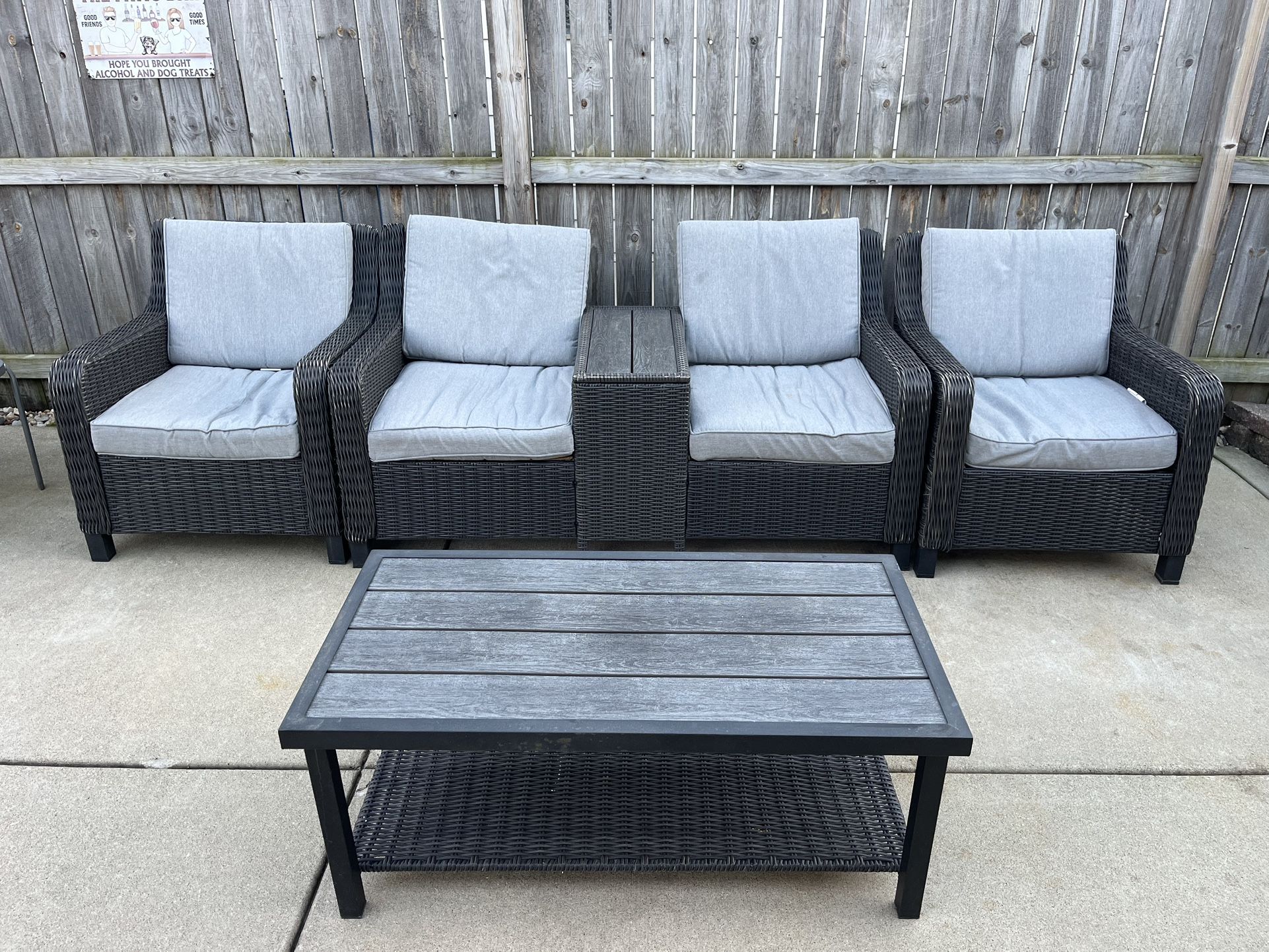 Outdoor Cushioned Chairs with Coffee Table