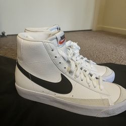 NIKE Blazer Size 5.5Y