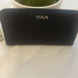 Authentic TOUS black leather wallet. New