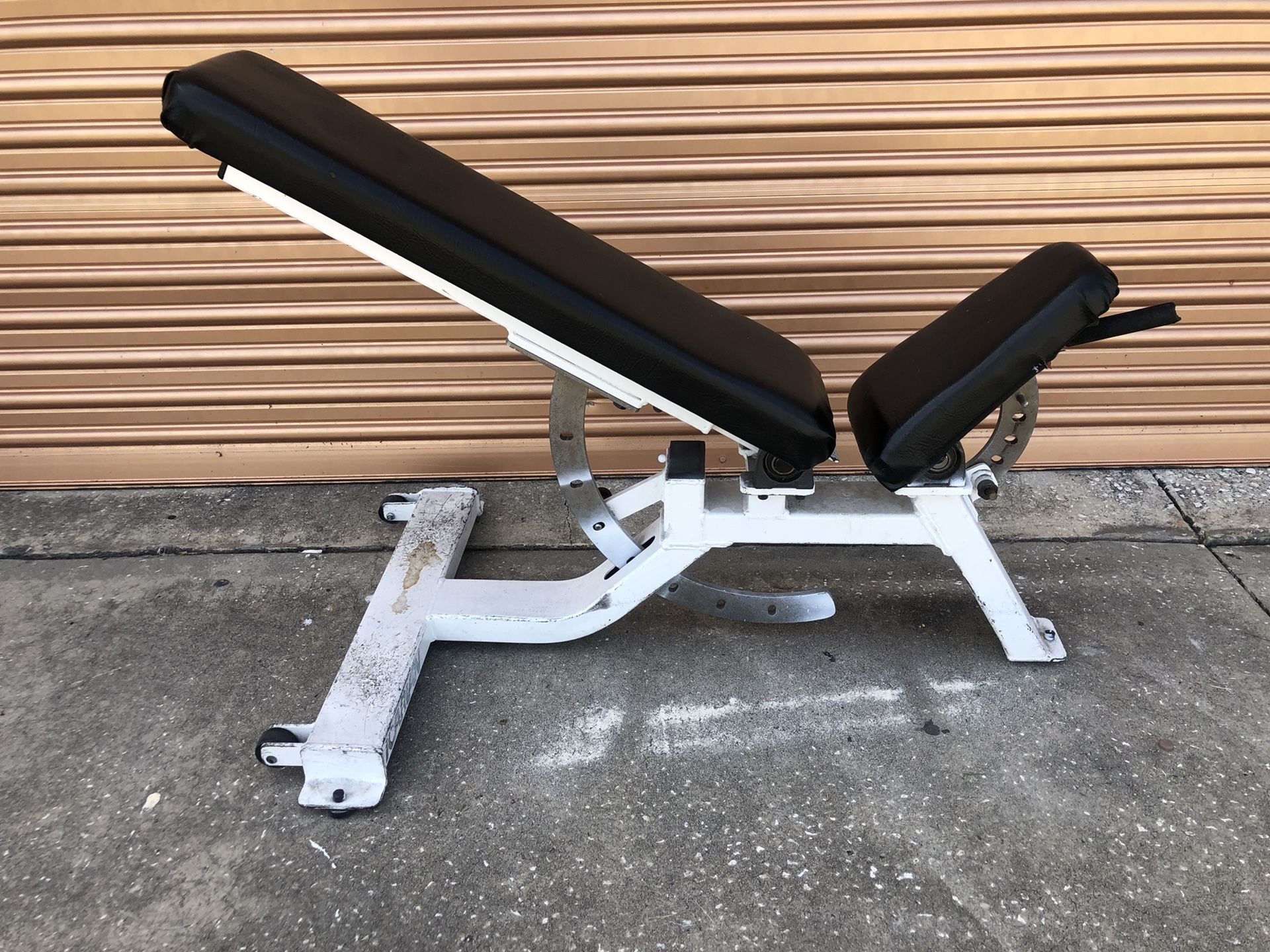 Precor Icarian Commercial Adjustable Weight Bench- Flat, Incline To Shoulder Press