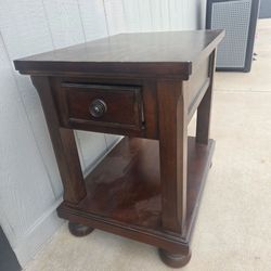 Free table 26x19x27 (read below)