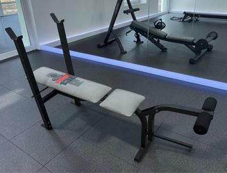 Weider 130 Bench Press & Leg Extension Workout Bench Good Condition! Adjustable, incline. Delivery available