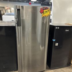 LG Mini Fridge Read Description