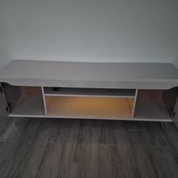 Entertainment center