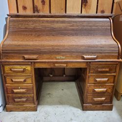 Winners Only. Inc Solid Oak Roll Top Desk