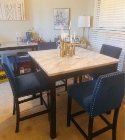 ✨ DINING TABLE & BLUE VELVET CHAIRS – LIKE NEW! ✨