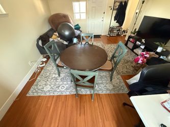 Beautiful Round Dining Table Set – Brown & Green 🍃