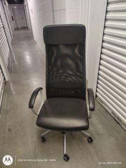 High-Back Mesh Executive Office Chair – Excellent Condition