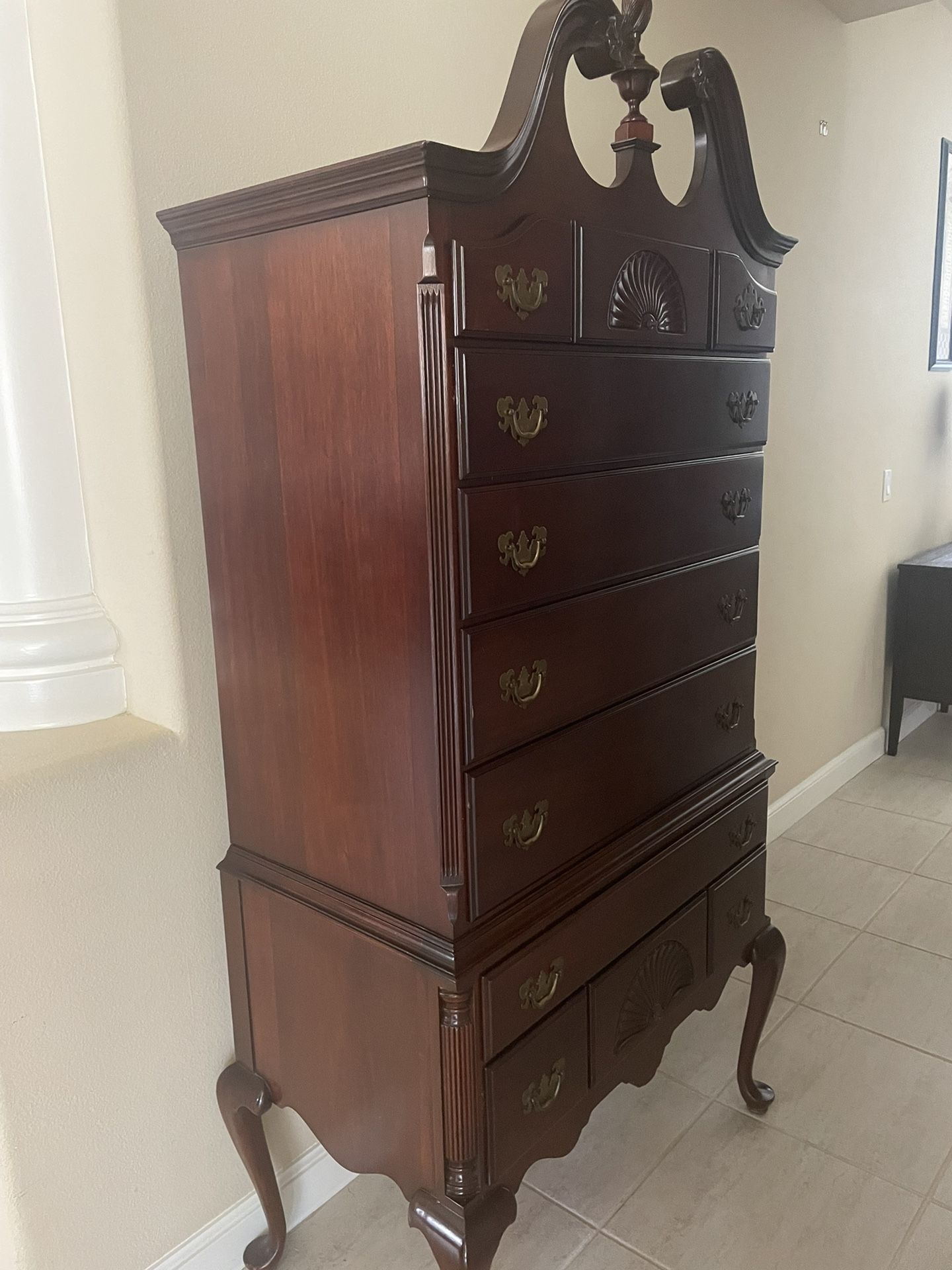 Antique Traditional Tall Dresser for Sale in Thousand Oaks, CA OfferUp