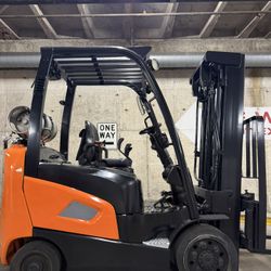DOOSAN forklift 5000 lb ;3 stage, side shift 