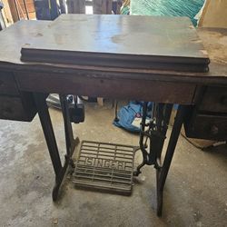 Old singer Sewing Machine 