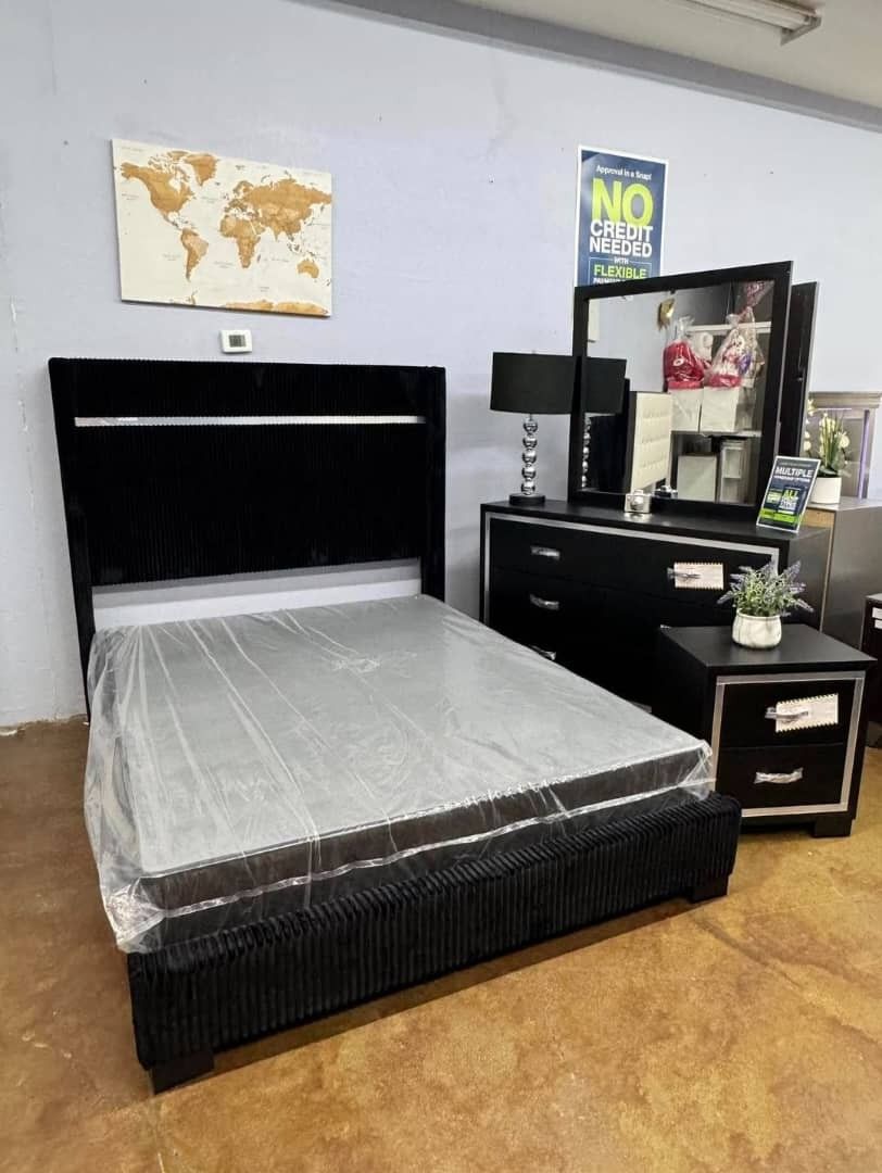 I am selling a new bedroom set.