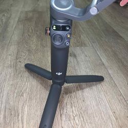 Dji Osmo Mobile 6 Gimbal Stabilizer For Smart Phones 