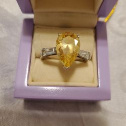 Pear Shaped Simulated Canary Diamond With 2 Simulated White Diamond Baguettes 925 Silver Ring