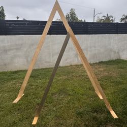 Wooden Triangle Arches Backdrop 