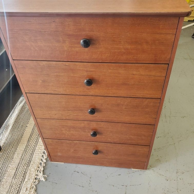 Dresser Chest 5 Drawers 