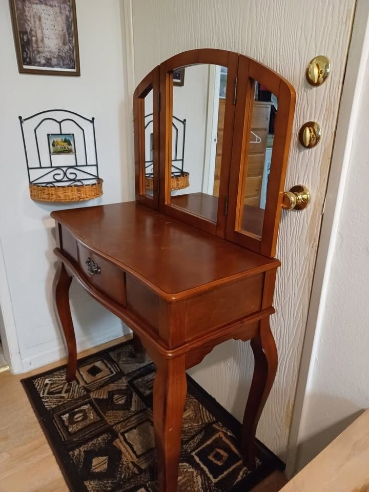 Console Table With Vanity Mirror