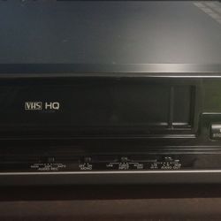 MAGNAVOX VCR WITH REMOTE 