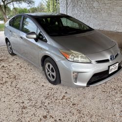 2013 Toyota Prius 4 