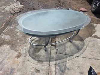 Medium round table