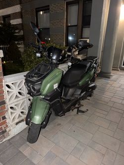 Tank motorcycle it still drive but it have some problems it need new exhaust and some stuf 400$ the price is low I need to sold it fast