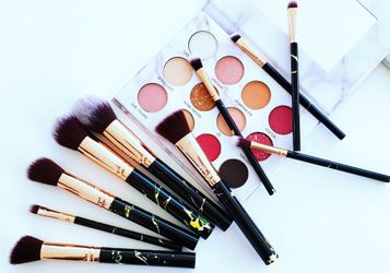 new. Marble makeup brush set and eyeshadow